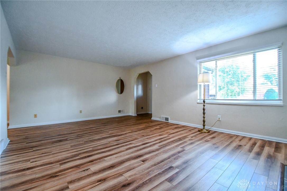917 Devonshire Road Dayton, OH 45419 - Photo 7 of 32