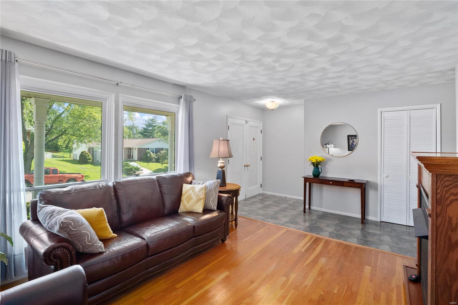 11009 Pem Road St. Louis, MO 63146 - Photo 2 of 14 Gallery Image 2