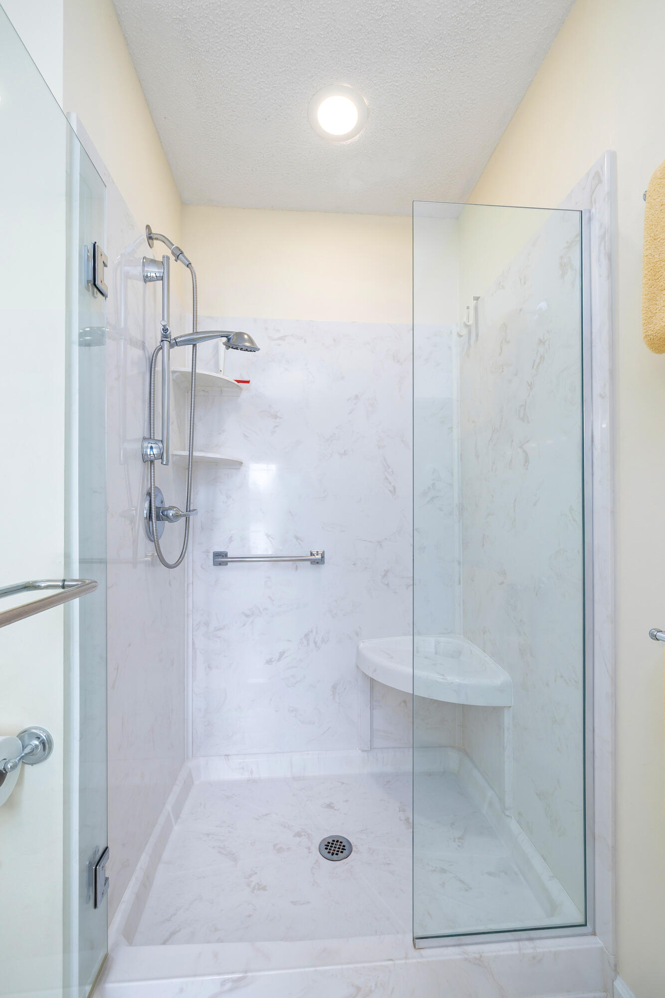 13 Ridge Lake Drive Manning, SC 29102 - Photo 27 of 40 Shower with Seat