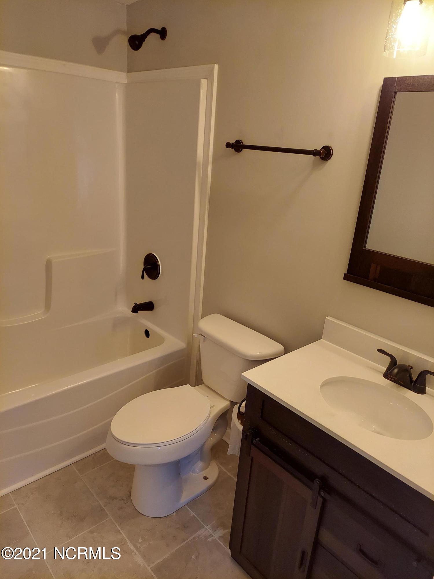 5572 Blueberry Road Currie, NC 28435 - Photo 13 of 19 MBR bath