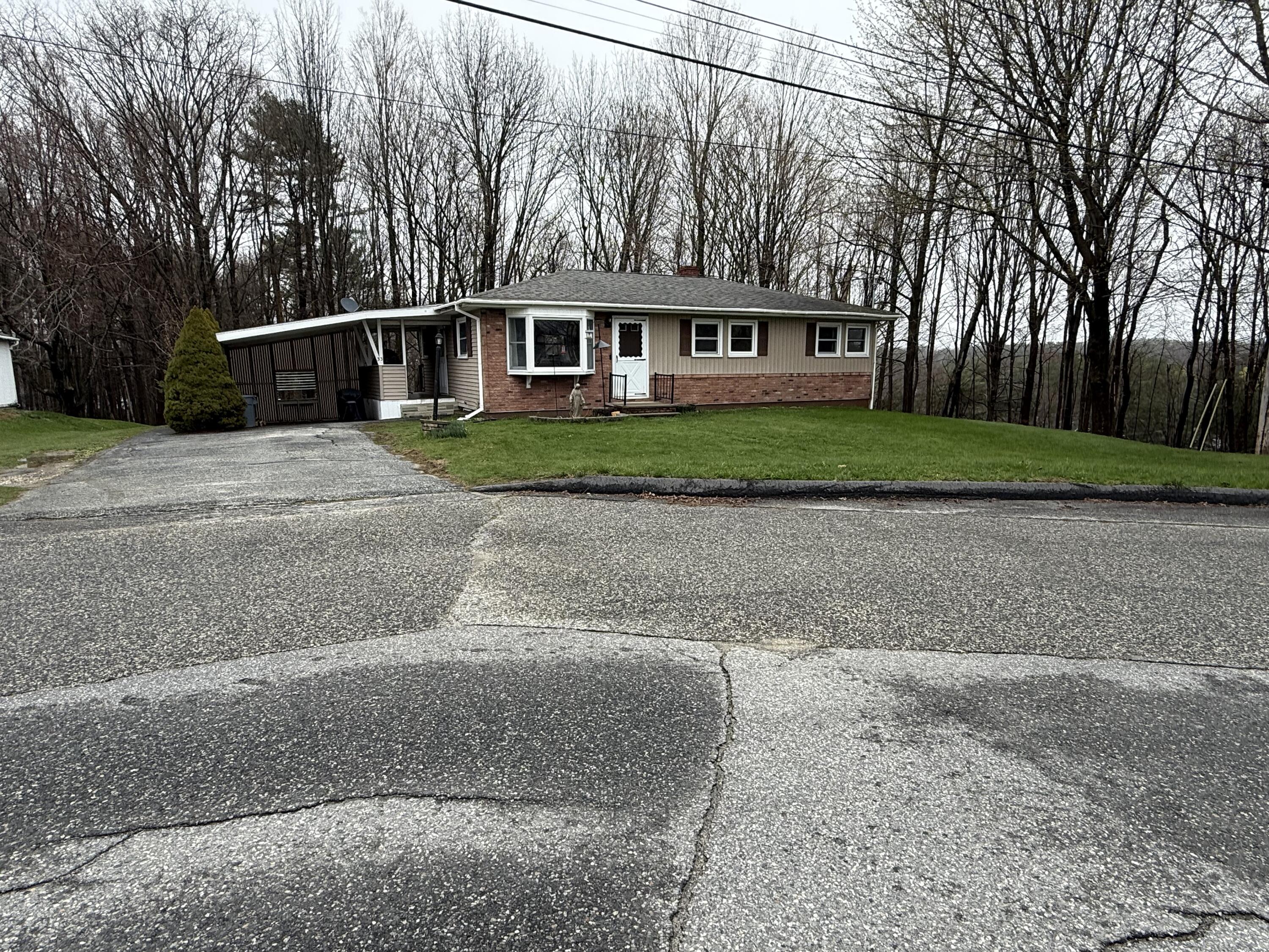 33 Garcelon Street Lewiston, ME 04240 - Photo 2 of 30 IMG_4562