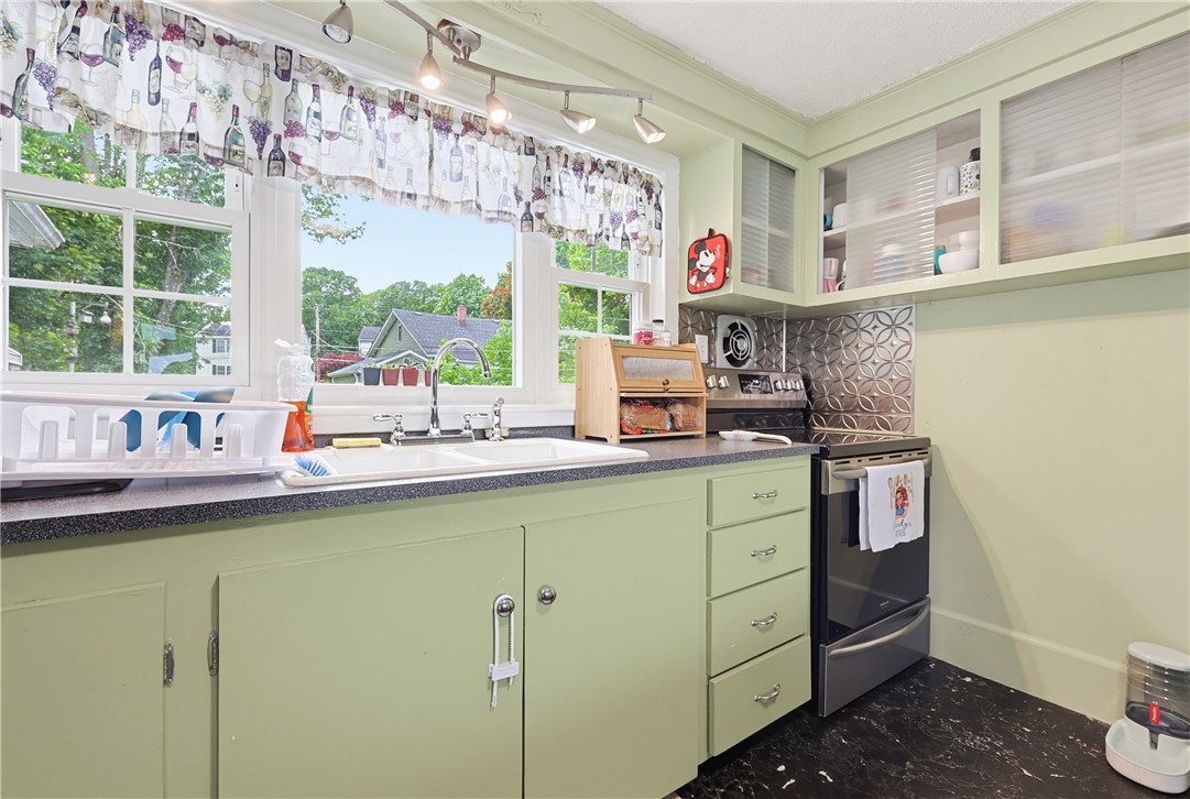 102 Grace Street Woonsocket, RI 02895 - Photo 12 of 44