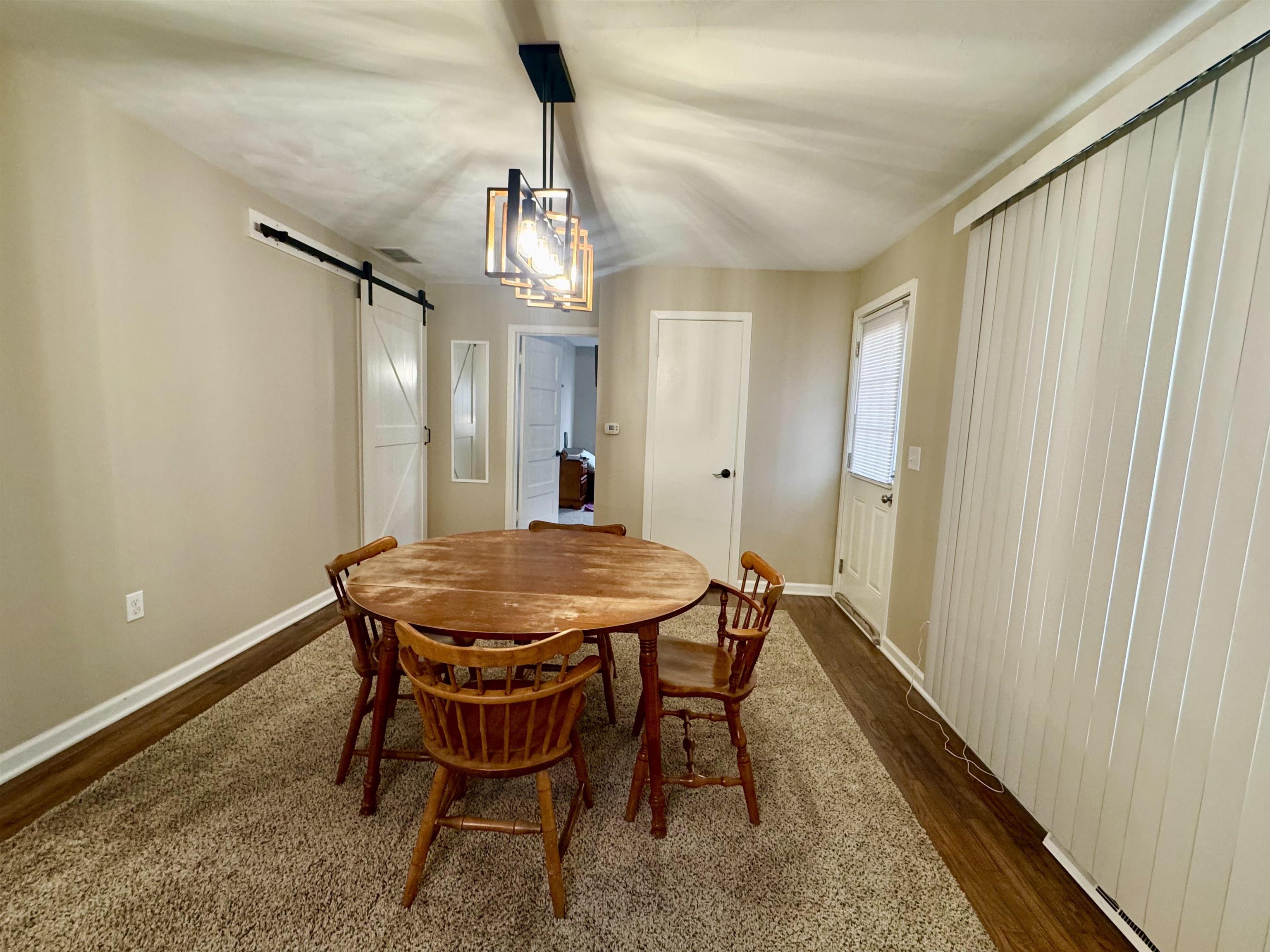 804 Southwest 5th Street Aledo, IL 61231 - Photo 3 of 29