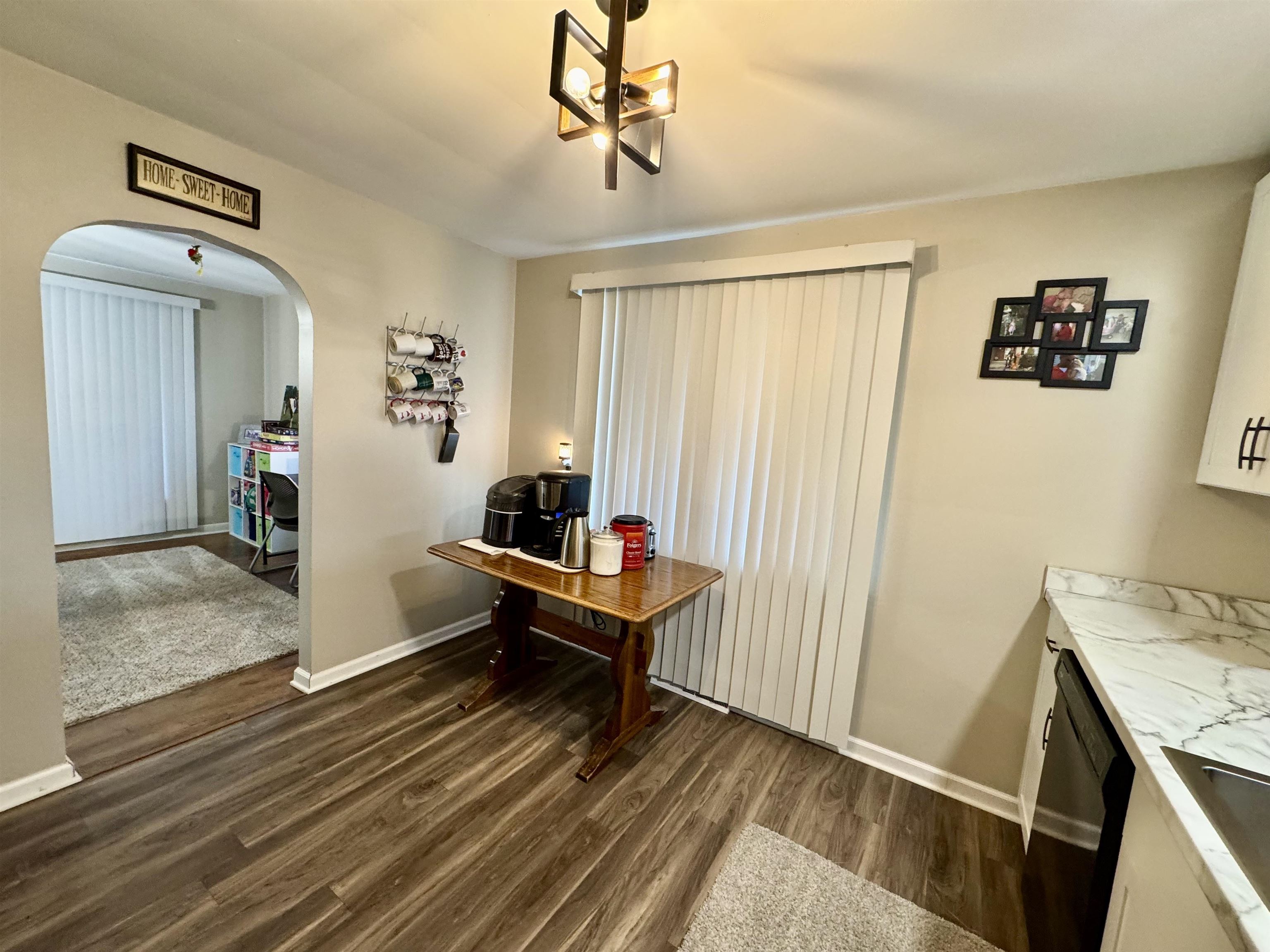 804 Southwest 5th Street Aledo, IL 61231 - Photo 6 of 29