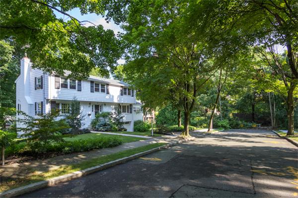 28 East Boulevard Road Newton, MA 02459 - Photo 2 of 23 Gallery Image 2