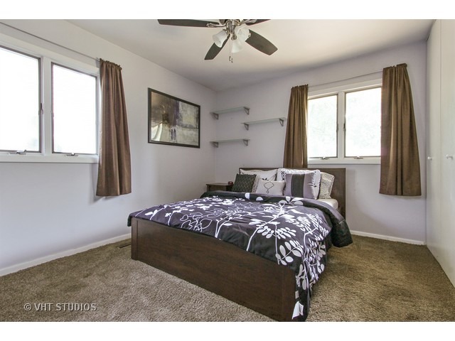 115 East Oltendorf Road Streamwood, IL 60107 - Photo 5 of 10 a bedroom with a bed and window