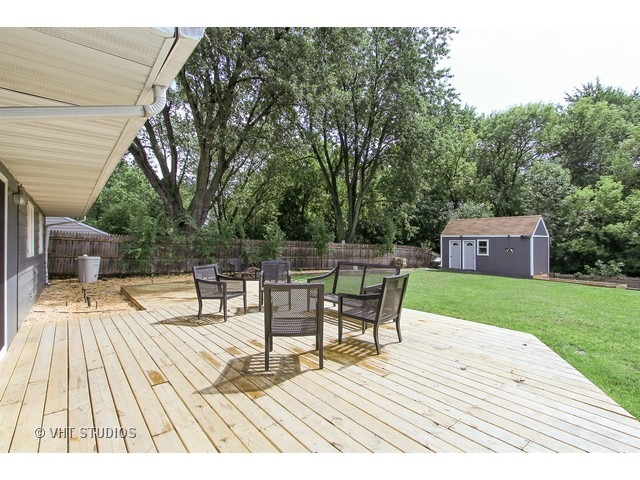 115 East Oltendorf Road Streamwood, IL 60107 - Photo 9 of 10 a view of a backyard with sitting area