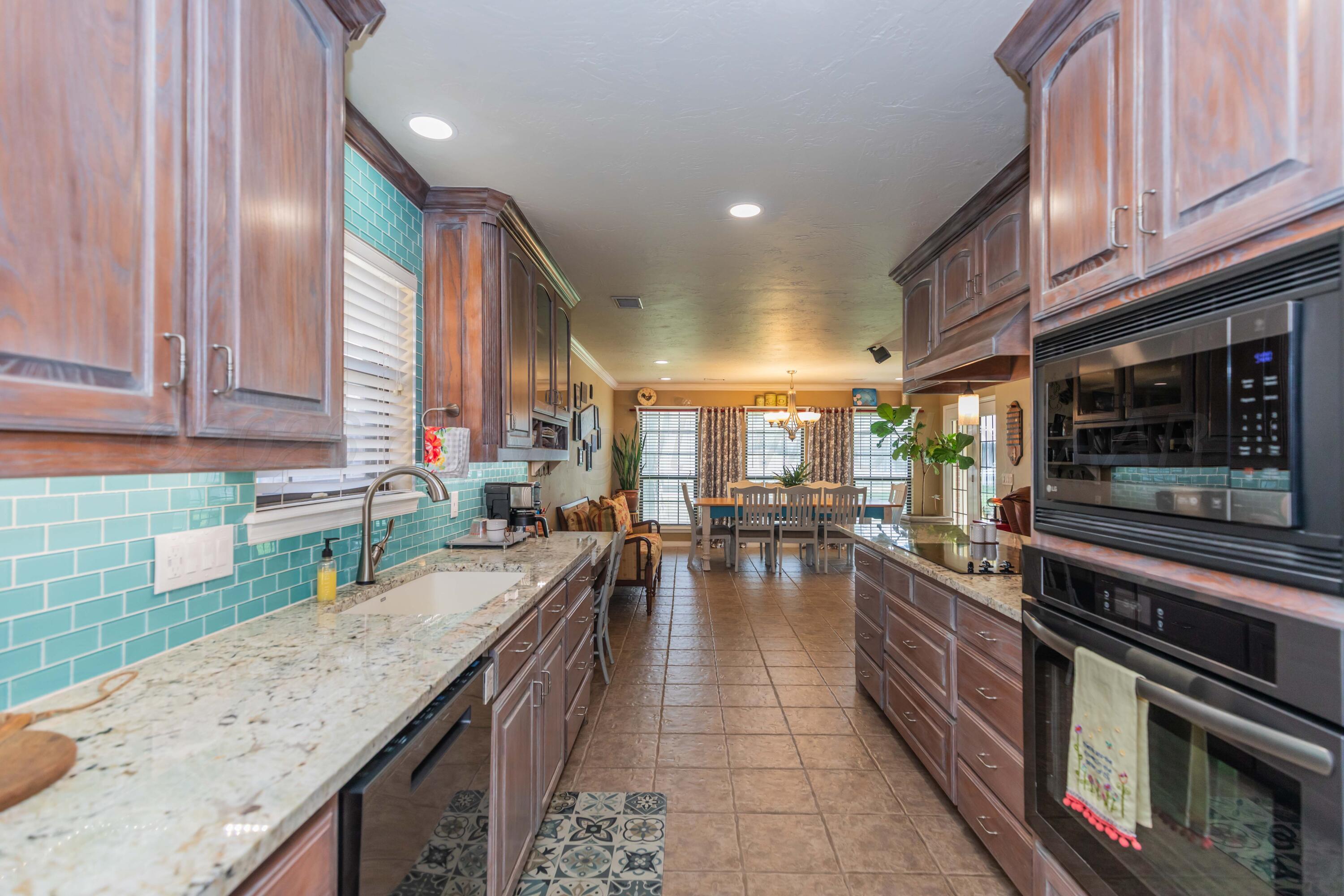 2210 Gresham Drive Amarillo, TX 79110 - Photo 15 of 41 KITCHEN VIEW 5