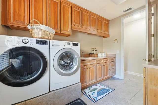 a view of a backyard of the house