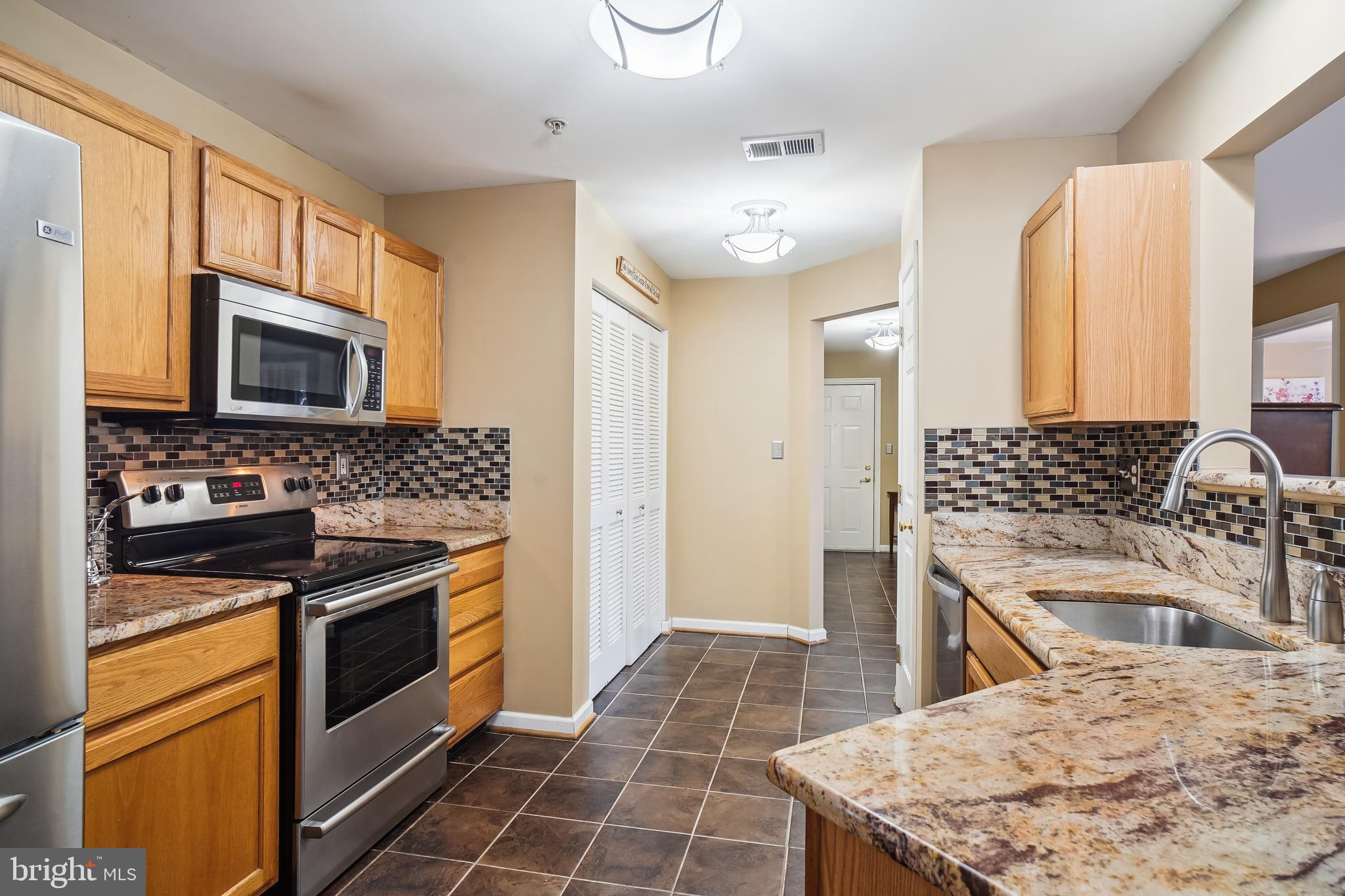 500 Marshall Court, Unit E Frederick, MD 21703 - Photo 15 of 37 Kitchen with Granite counters