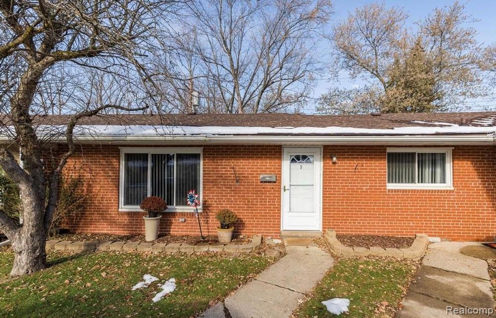 308 North Rochester Road Clawson, MI 48017 - Photo 1 of 16 Exterior 2.jpg