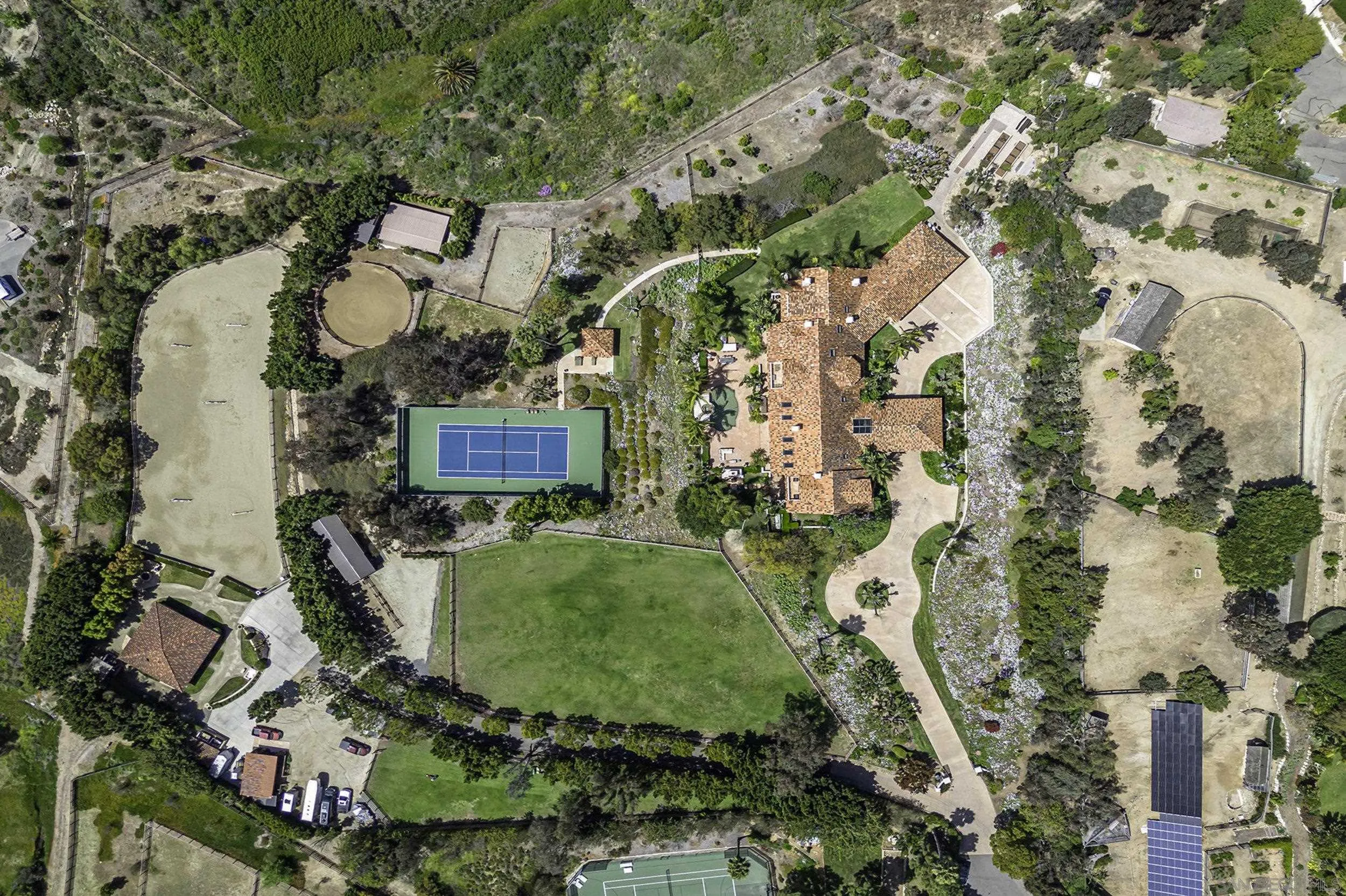 5305 La Crescenta Road Rancho Santa Fe, CA 92067 - Photo 5 of 63 This entertainer's property has all that the sports and equestrian enthusiast could ever want 1