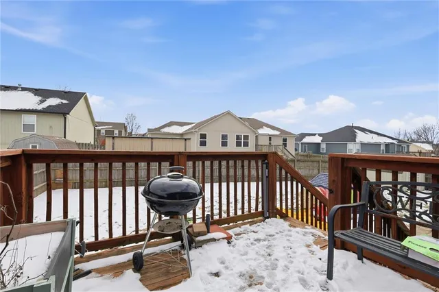 $325,000 | 2708 Hickory Court, Tonganoxie, KS 66086