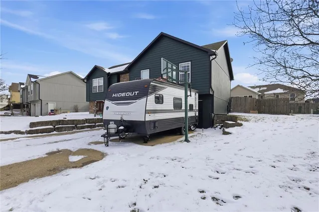 $325,000 | 2708 Hickory Court, Tonganoxie, KS 66086