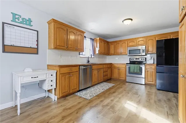 $325,000 | 2708 Hickory Court, Tonganoxie, KS 66086