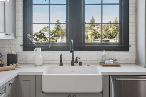 $1,998,000 | 906 Paramount Road, Oakland, CA 94610