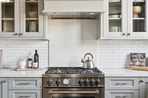 $1,998,000 | 906 Paramount Road, Oakland, CA 94610