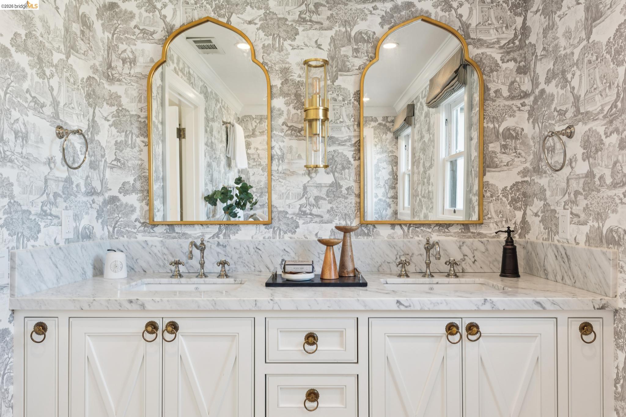 906 Paramount Road Oakland, CA 94610 - Photo 22 of 60 a bathroom with a sink and a mirror