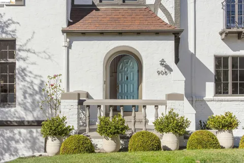 $1,998,000 | 906 Paramount Road, Oakland, CA 94610