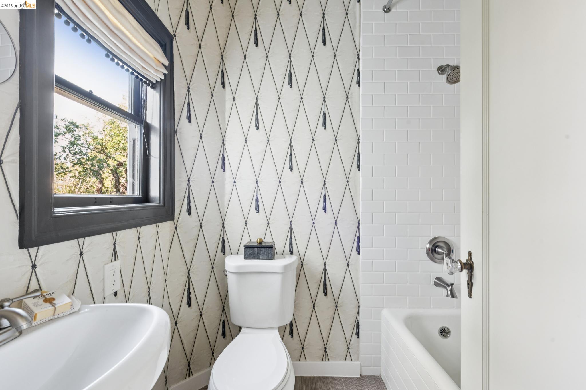 906 Paramount Road Oakland, CA 94610 - Photo 36 of 60 a bathroom with a toilet a sink and a bathtub