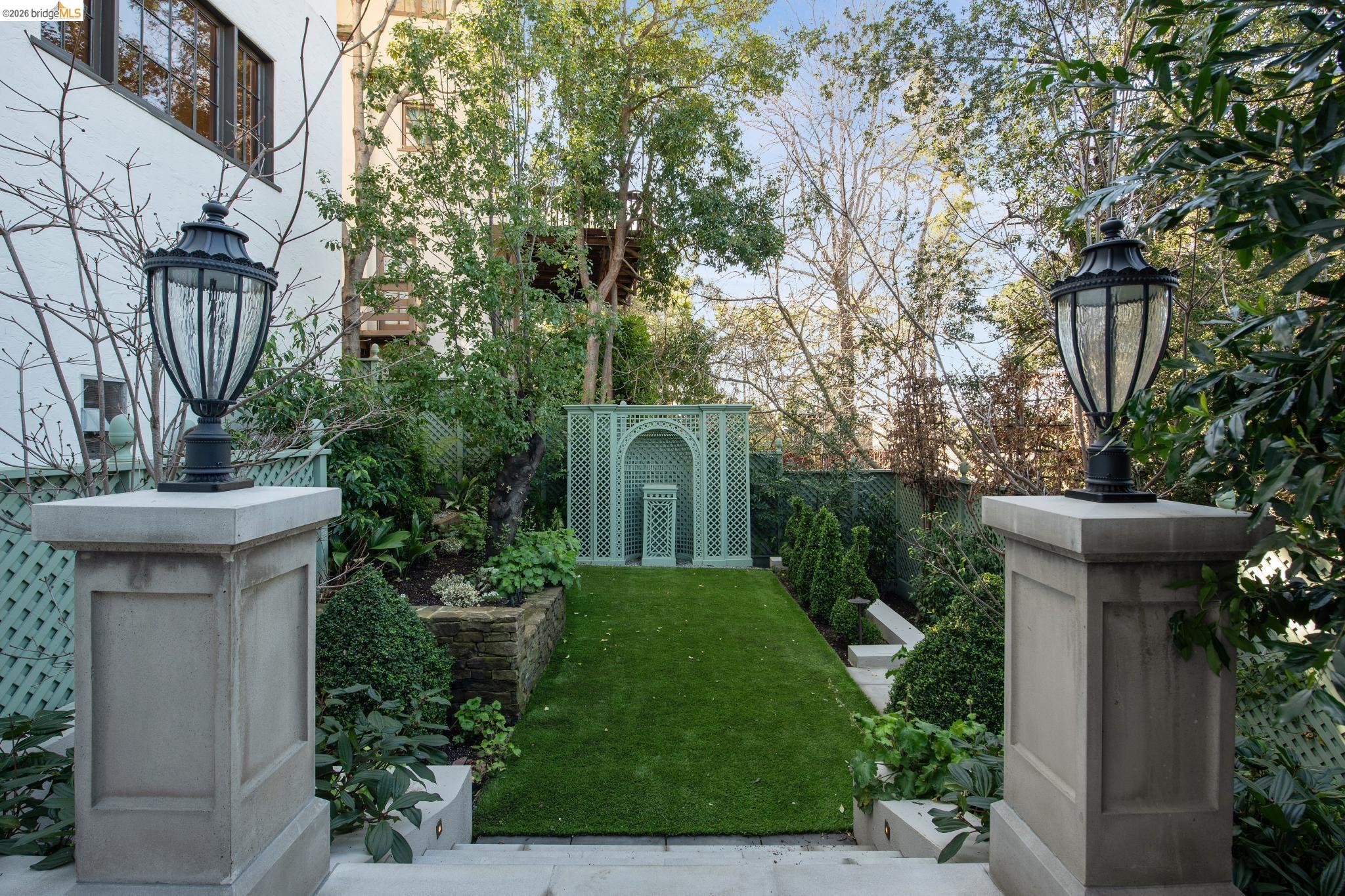 906 Paramount Road Oakland, CA 94610 - Photo 44 of 60