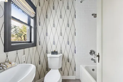 $1,998,000 | 906 Paramount Road, Oakland, CA 94610