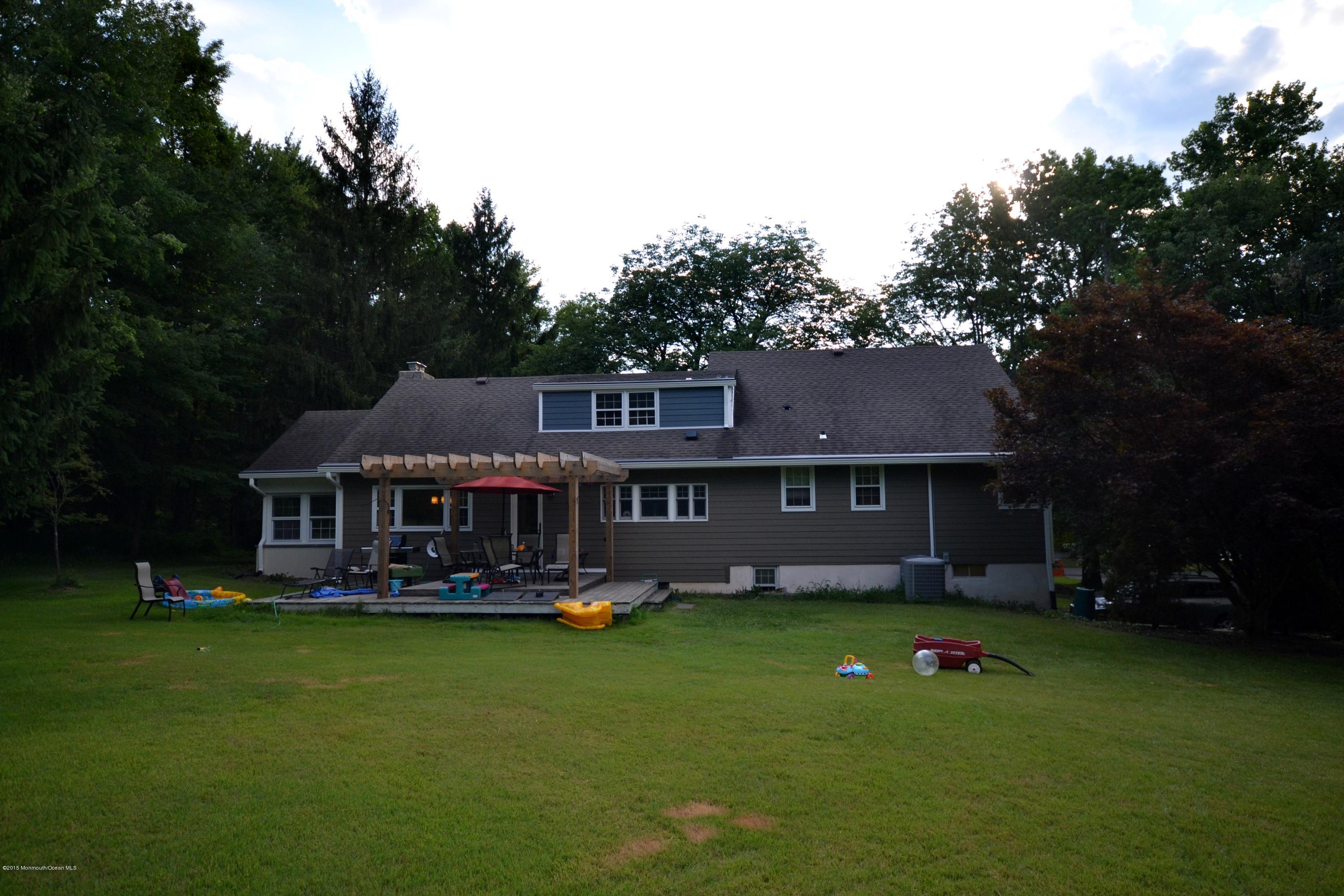4 Spring Lane Warren, NJ 07059 - Photo 21 of 22 front view of a house with a yard