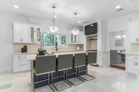 $3,598,000 | 11407 Holidan Way, Hedwig Village, TX 77024