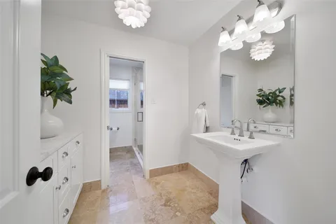 $3,598,000 | 11407 Holidan Way, Hedwig Village, TX 77024