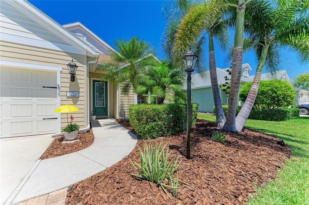 7750 Ridgelake Circle Bradenton, FL 34203 - Photo 2 of 40