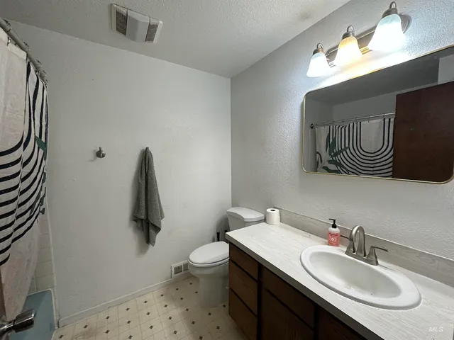 $360,000 | 5860 Akron Road, New Plymouth, ID 83655