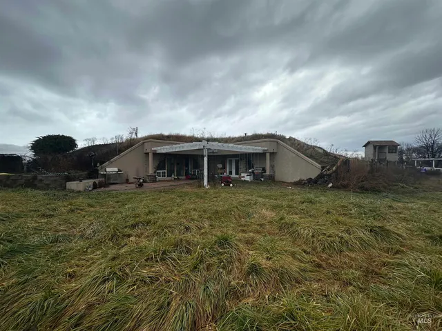 $360,000 | 5860 Akron Road, New Plymouth, ID 83655