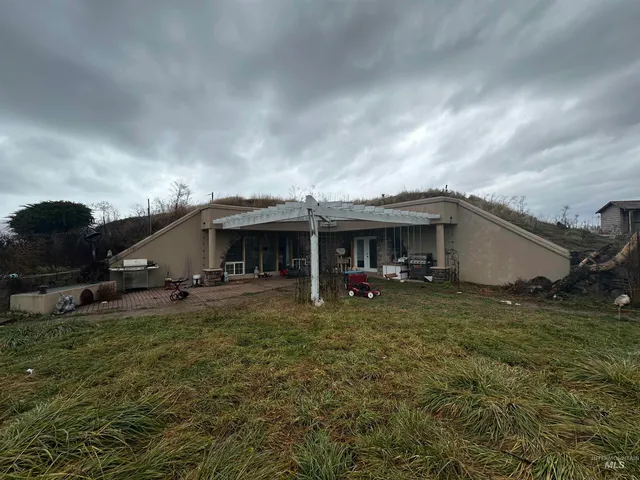 $360,000 | 5860 Akron Road, New Plymouth, ID 83655