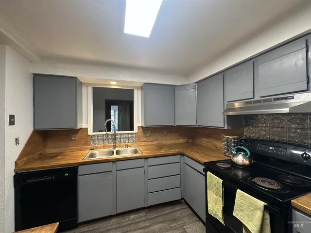 $360,000 | 5860 Akron Road, New Plymouth, ID 83655