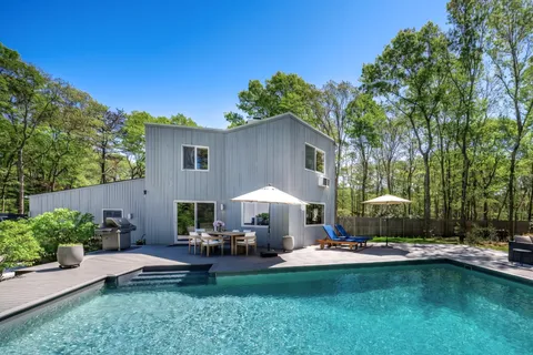 $1,995,000 | 11 North Quarter Road, Westhampton, NY 11977