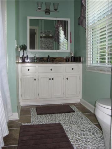 200 Jamestown Road Tullahoma, TN 37388 - Photo 12 of 20 Master bedroom bathroom with new tile, counter top and toilet.