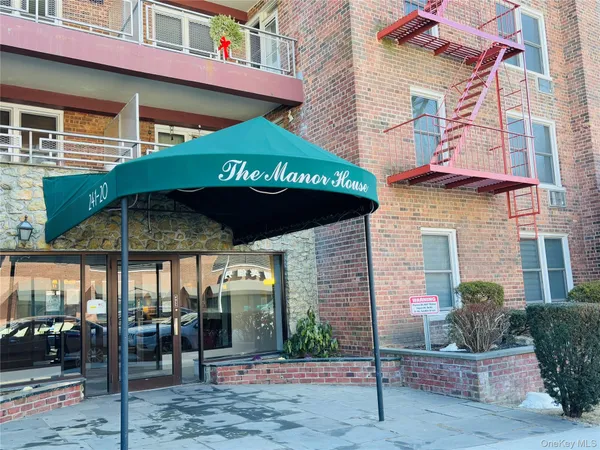 $339,888 | 241-20 Northern Boulevard, Unit 2C | Douglaston