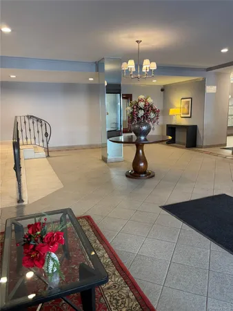 $339,888 | 241-20 Northern Boulevard, Unit 2C | Douglaston