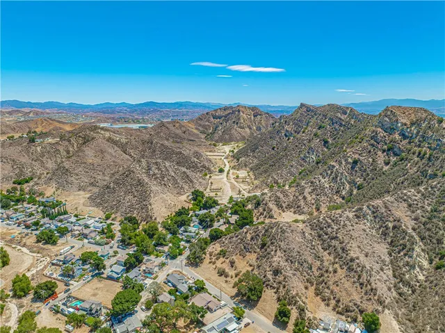 a view of livingroom with hardwood