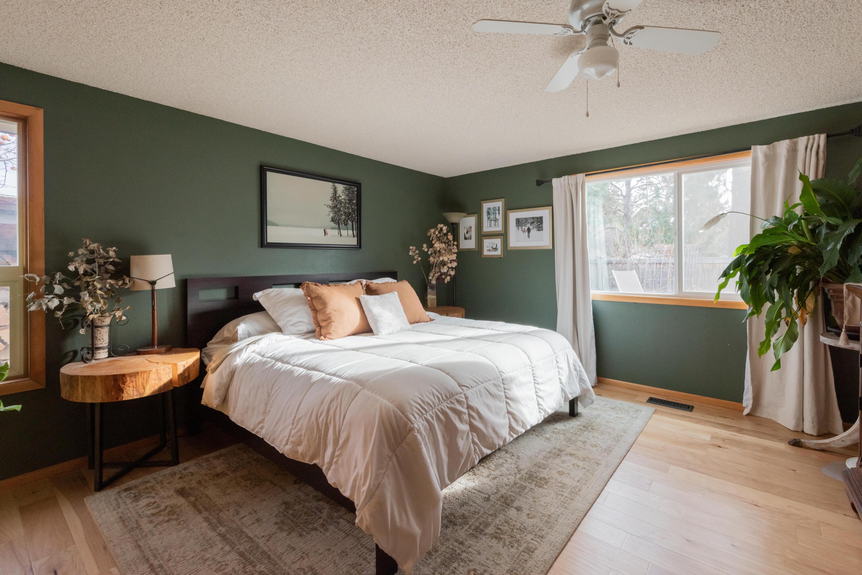 2900 Northeast Shepard Road Bend, OR 97701 - Photo 15 of 39 Primary bedroom...