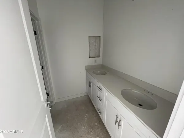 a view of empty room with window