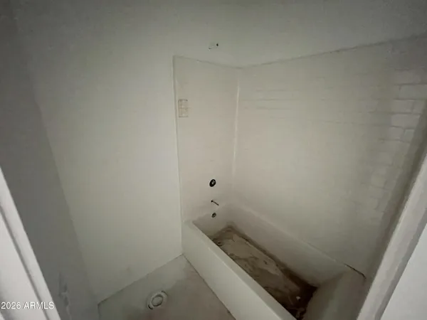 a view of empty room with windows