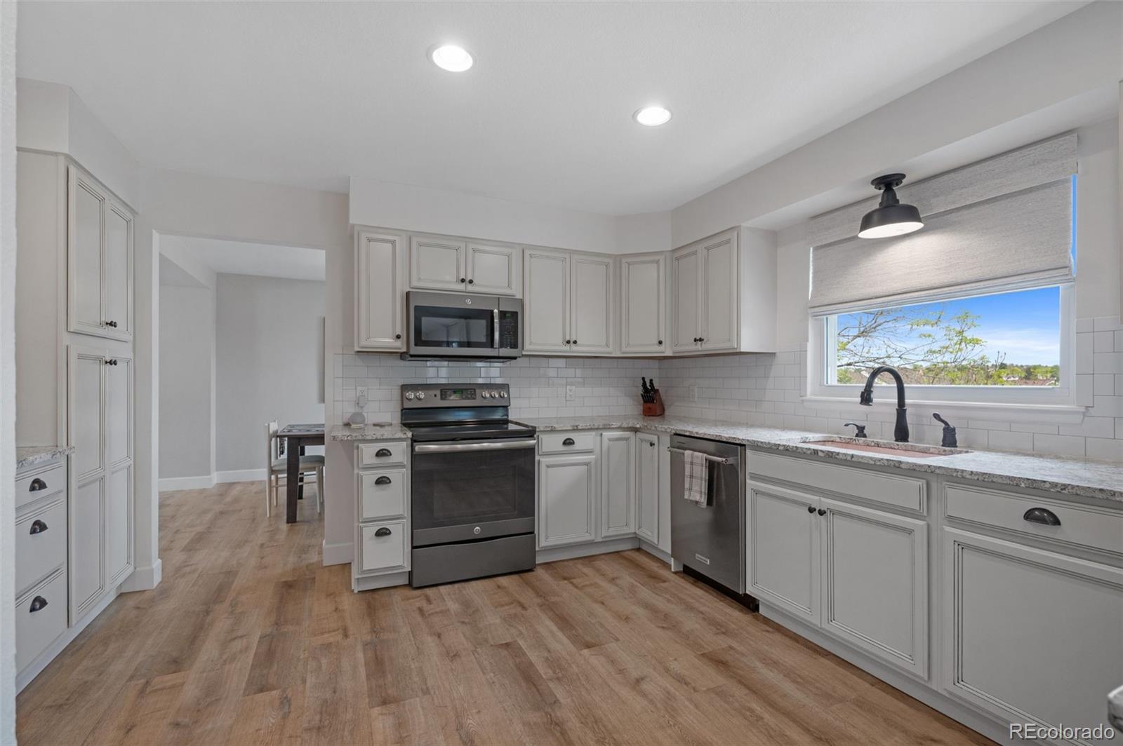 9272 South Crestmore Way Highlands Ranch, CO 80126 - Photo 9 of 46