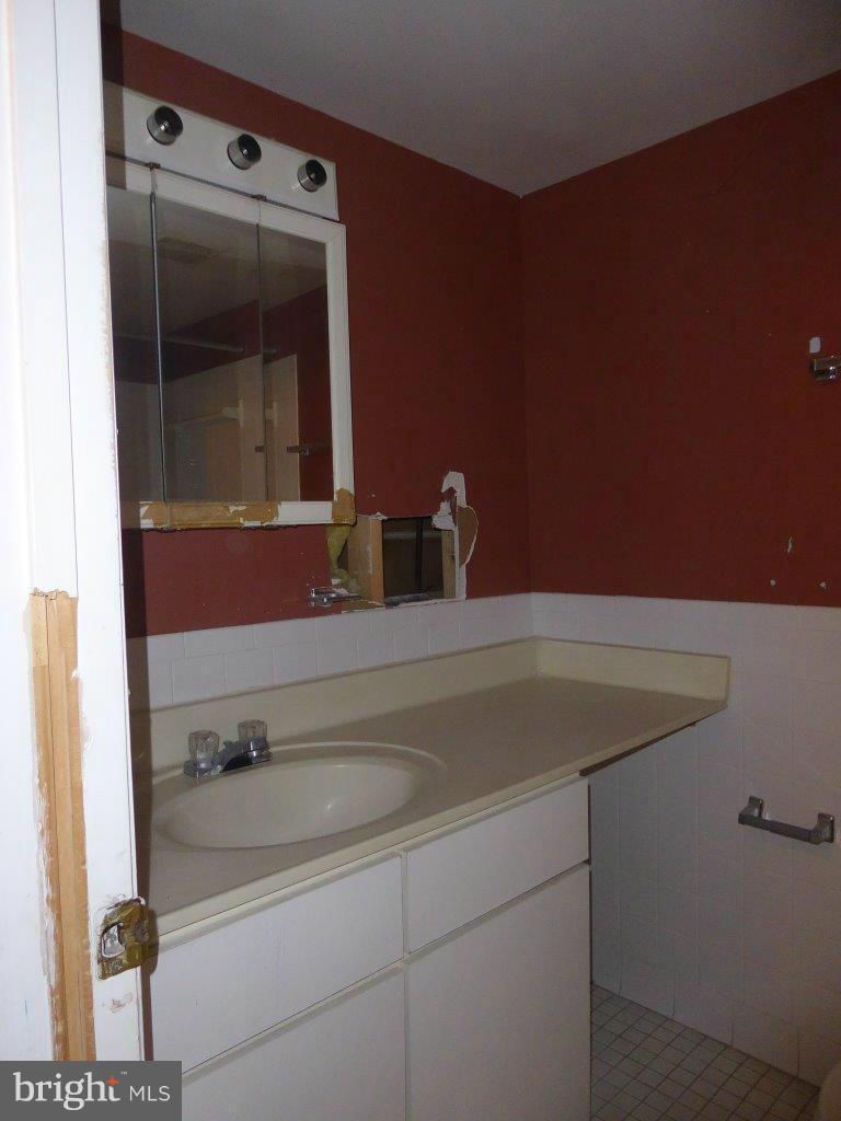 7967 Riggs Road, Unit 6 Hyattsville, MD 20783 - Photo 9 of 17 Bath