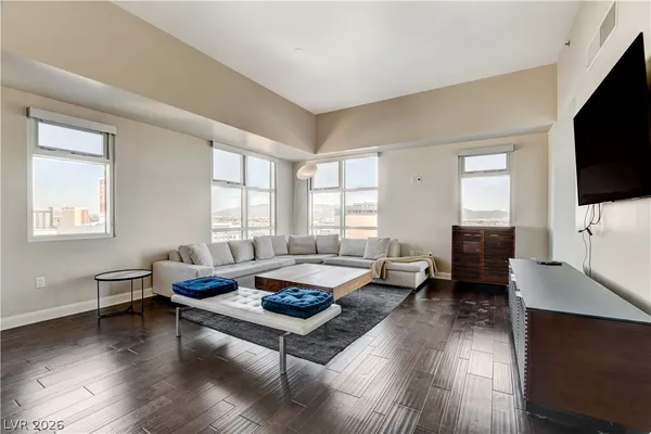 $3,500 | 150 South Las Vegas Boulevard, Unit 1205, Las Vegas, NV 89101