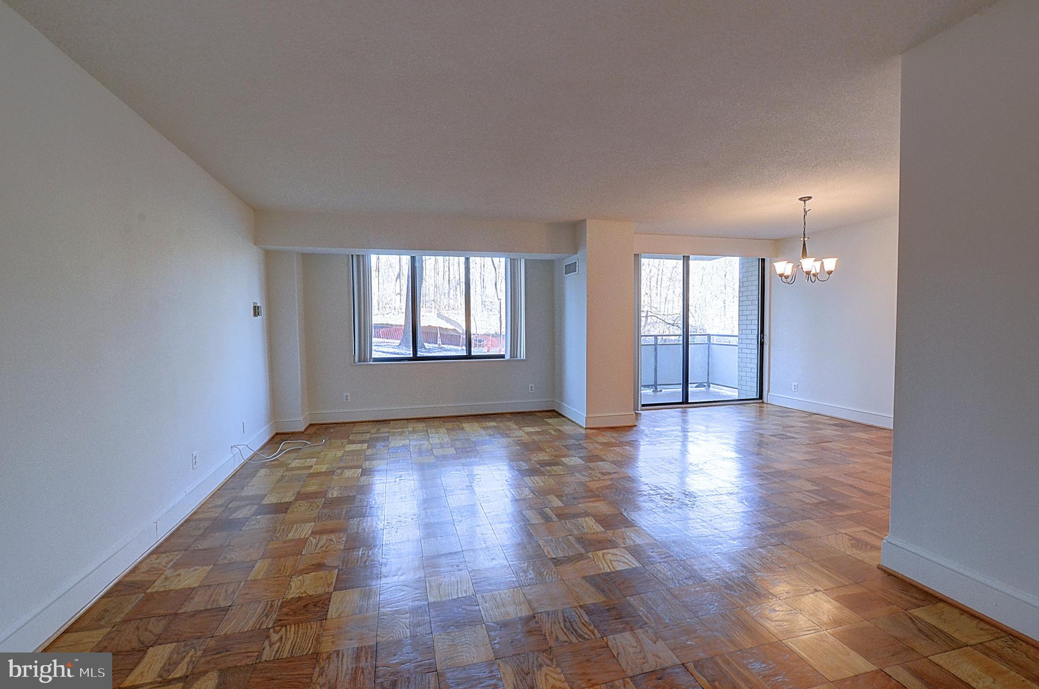 5225 Pooks Hill Road, Unit B24N Bethesda, MD 20814 - Photo 5 of 24 Living Room/Dining Room