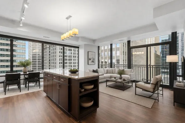$2,708 | 465 Nicollet Mall, Unit 1108, Minneapolis, MN 55401