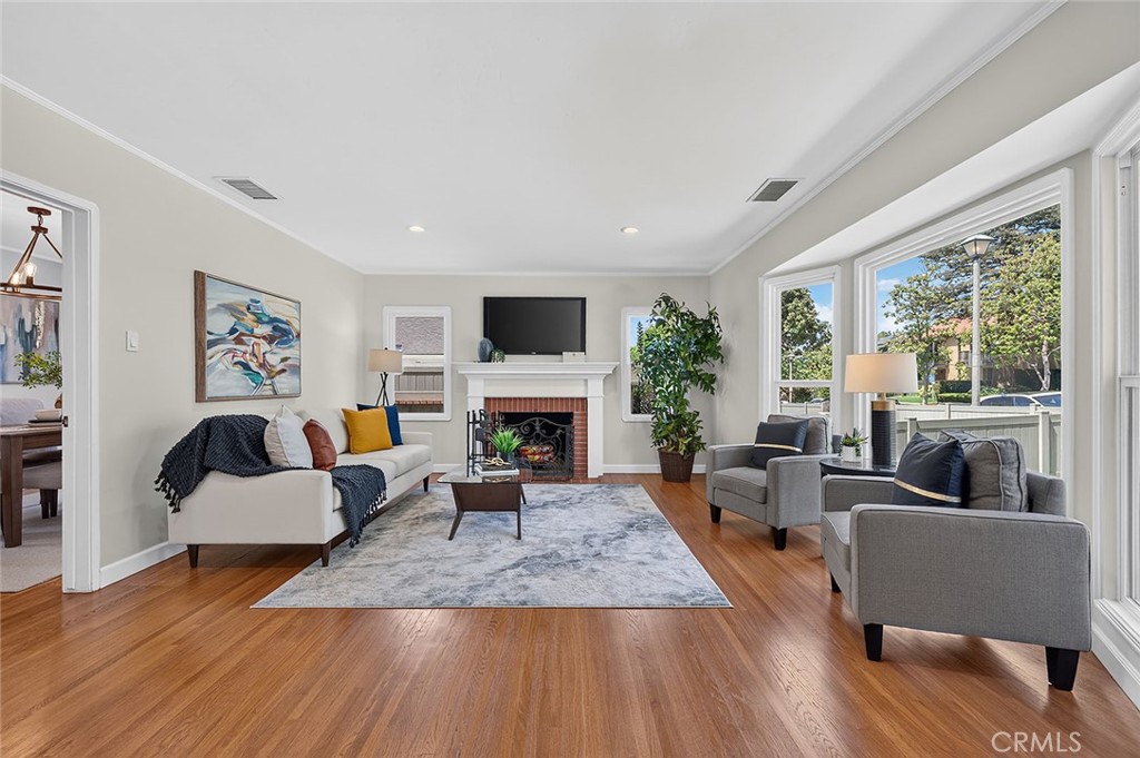 735 Los Altos Avenue Long Beach, CA 90804 - Photo 3 of 39