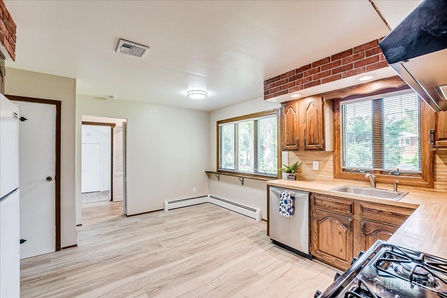 40 Montclair Avenue Edison, NJ 08820 - Photo 22 of 57