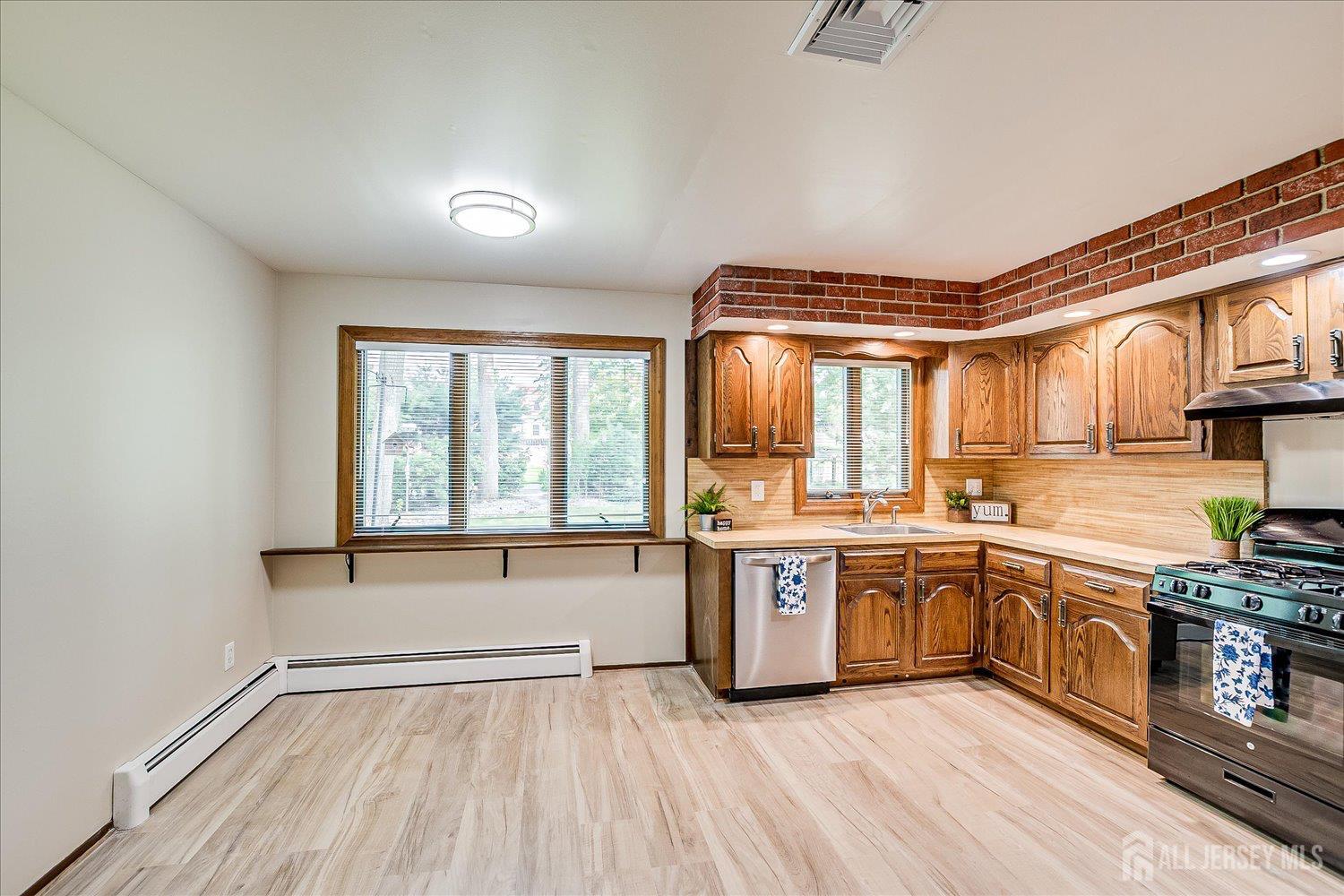 40 Montclair Avenue Edison, NJ 08820 - Photo 24 of 57